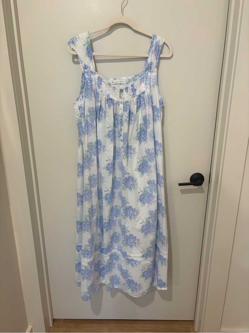 Eileen West Long Cotton Ballet Nightgown White Blue Hydrangeas Floral Large